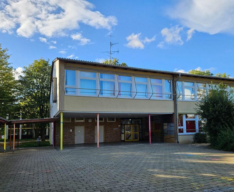 unser Schulgebäude von außen